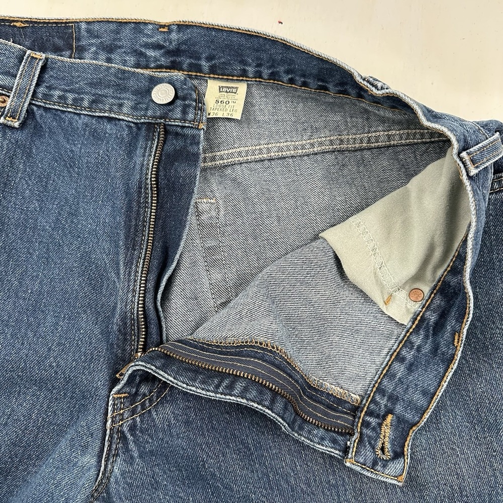 VTG Y2K Levi's 560 Loose Jeans Actual 35x36 Tapered Rare Size Blue Made In USA - Picture 8 of 12